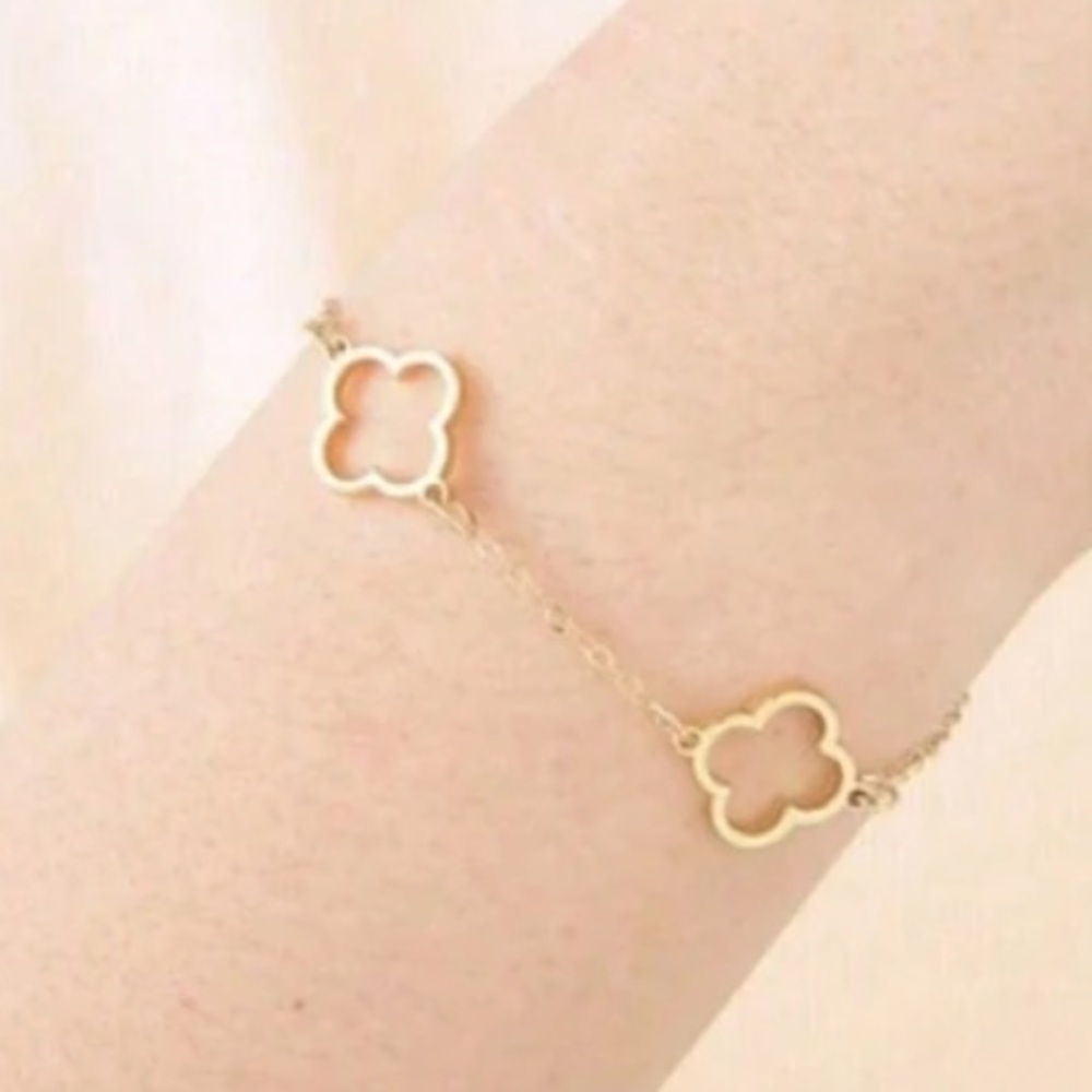 Bracelet- Golden Tone stainless steel 4 Leaf Clover bracelet. NWT